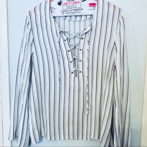 Wayf lace up top - Picture 2 of 4